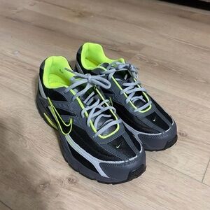 Nike Men's Black and Lime Sneakers